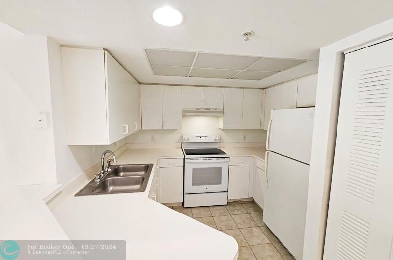 For Sale: $199,000 (2 beds, 2 baths, 1021 Square Feet)