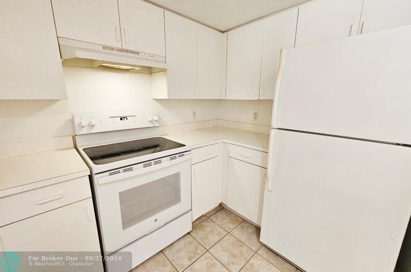 For Sale: $199,000 (2 beds, 2 baths, 1021 Square Feet)