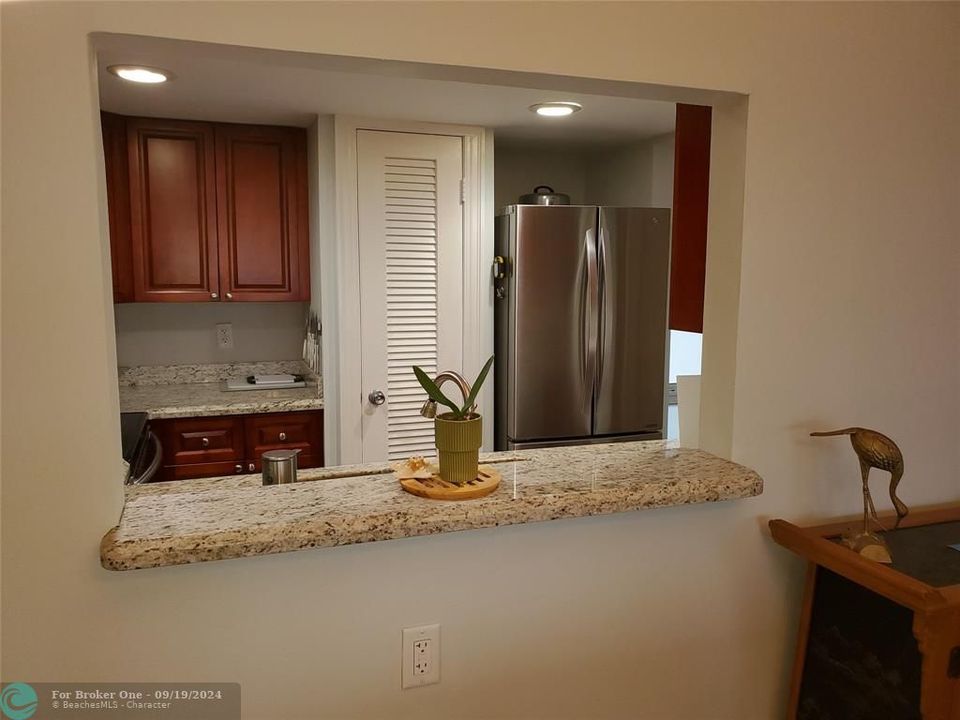 For Sale: $352,000 (1 beds, 1 baths, 777 Square Feet)