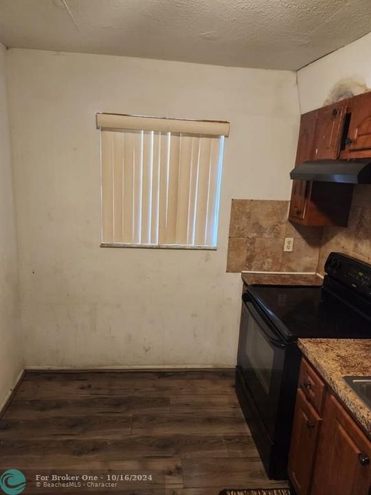 For Sale: $245,000 (2 beds, 2 baths, 1250 Square Feet)