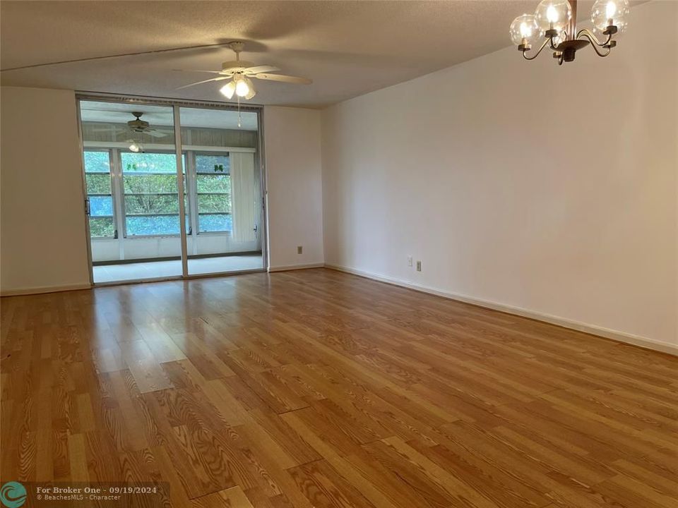 For Rent: $1,800 (2 beds, 2 baths, 1100 Square Feet)