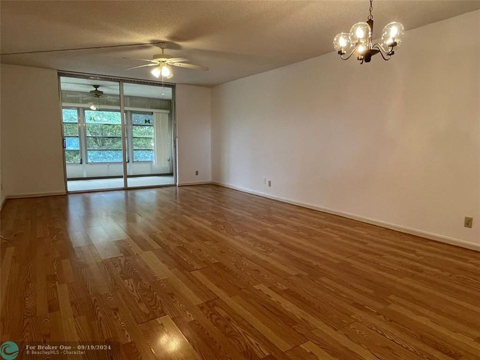 For Rent: $1,800 (2 beds, 2 baths, 1100 Square Feet)