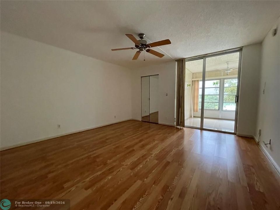 For Rent: $1,800 (2 beds, 2 baths, 1100 Square Feet)