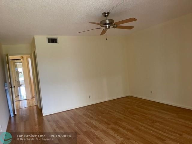 For Rent: $1,800 (2 beds, 2 baths, 1100 Square Feet)