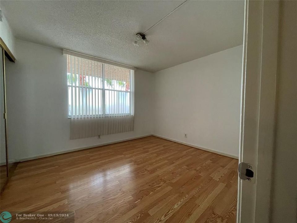 For Rent: $1,800 (2 beds, 2 baths, 1100 Square Feet)