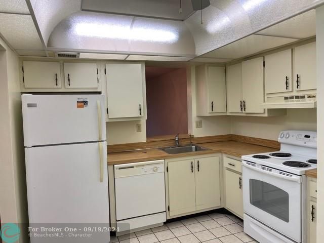 For Rent: $1,800 (2 beds, 2 baths, 1100 Square Feet)