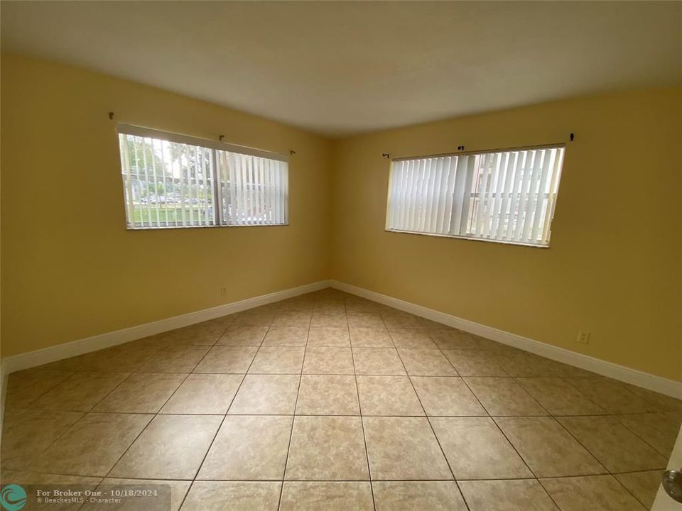 For Rent: $1,900 (2 beds, 2 baths, 949 Square Feet)