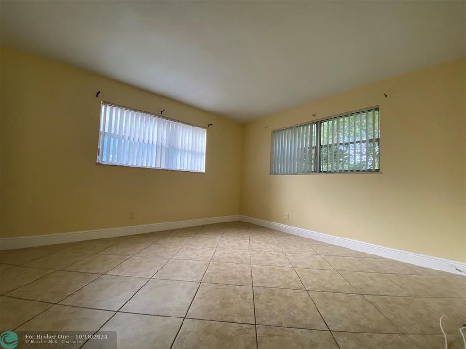 For Rent: $1,900 (2 beds, 2 baths, 949 Square Feet)