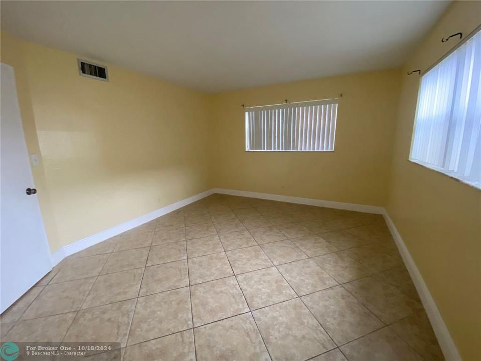 For Rent: $1,900 (2 beds, 2 baths, 949 Square Feet)