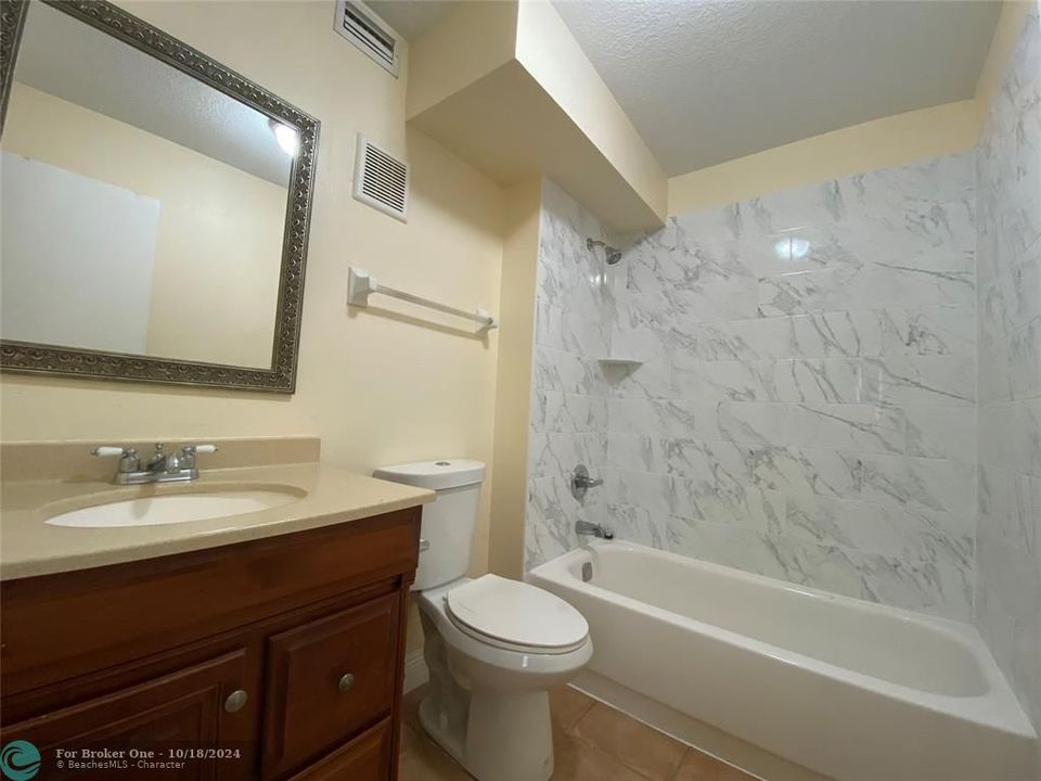 For Rent: $1,900 (2 beds, 2 baths, 949 Square Feet)