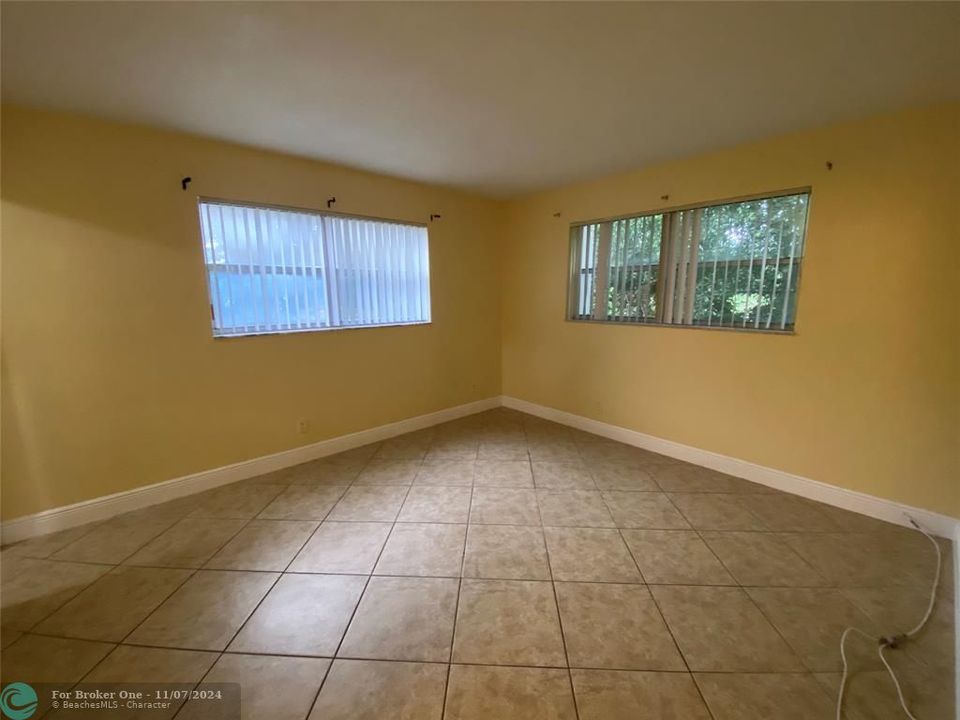 For Rent: $1,900 (2 beds, 2 baths, 949 Square Feet)