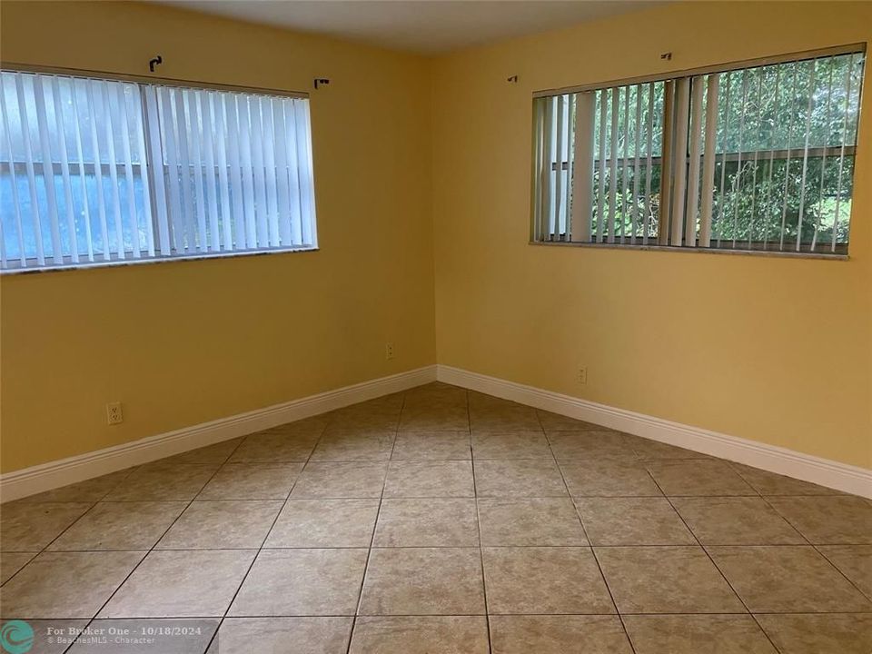 For Rent: $1,900 (2 beds, 2 baths, 949 Square Feet)