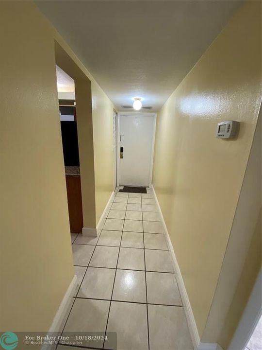 For Rent: $1,900 (2 beds, 2 baths, 949 Square Feet)