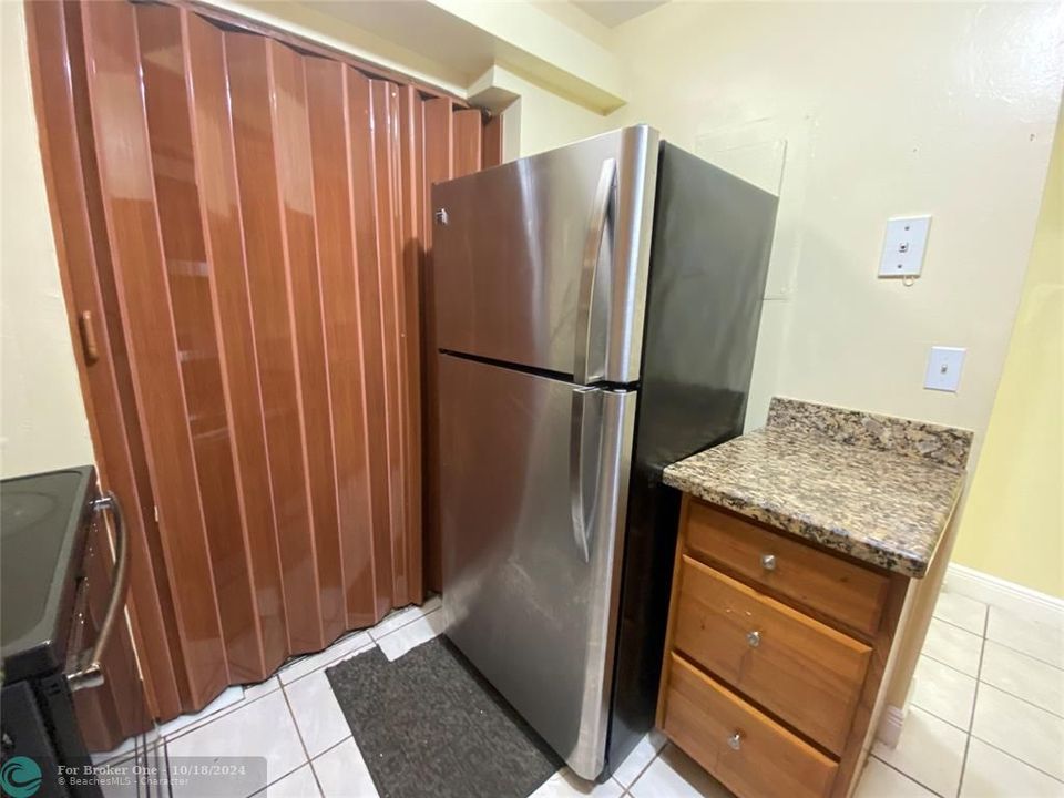 For Rent: $1,900 (2 beds, 2 baths, 949 Square Feet)