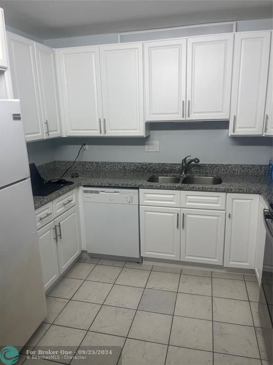 For Sale: $125,000 (1 beds, 1 baths, 780 Square Feet)