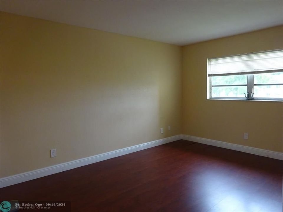 For Rent: $1,425 (1 beds, 1 baths, 660 Square Feet)