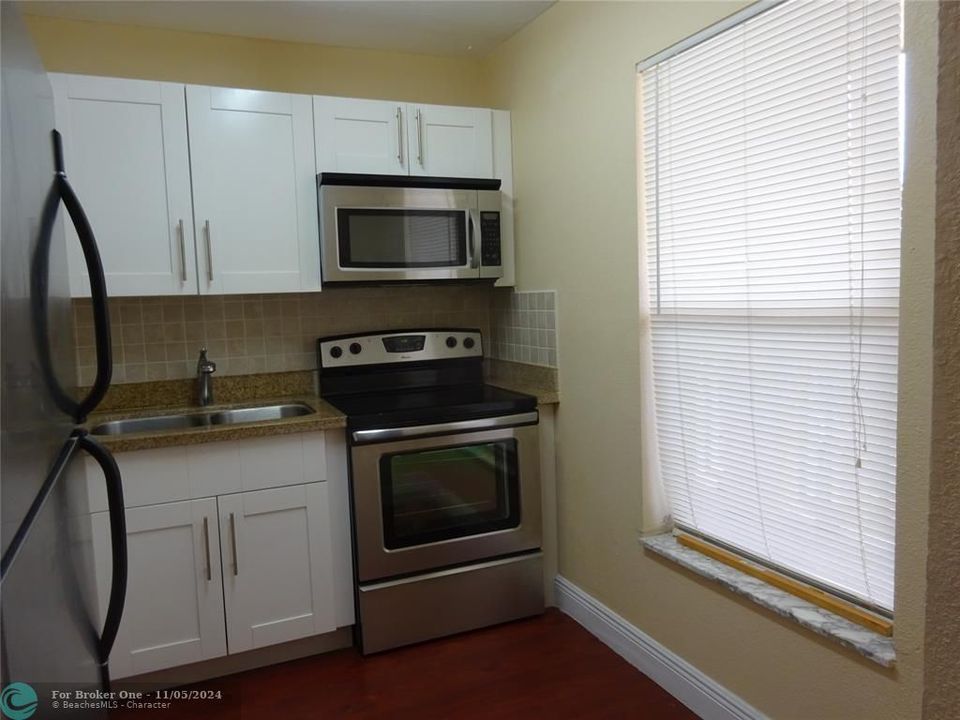 For Rent: $1,425 (1 beds, 1 baths, 660 Square Feet)