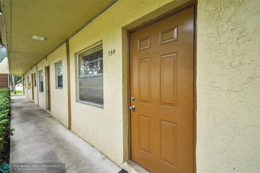 For Rent: $1,600 (1 beds, 1 baths, 500 Square Feet)