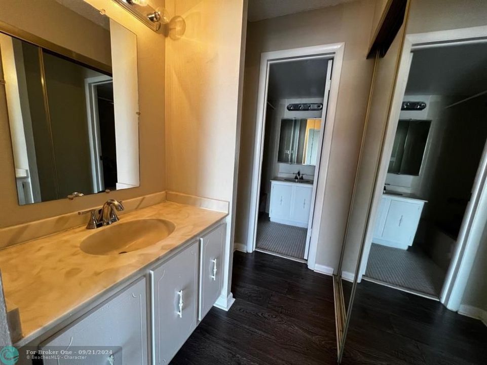 For Rent: $3,425 (2 beds, 2 baths, 1248 Square Feet)