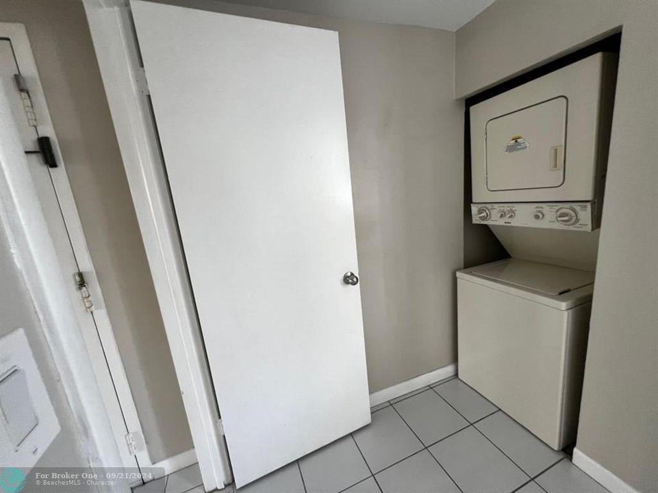 For Rent: $3,425 (2 beds, 2 baths, 1248 Square Feet)