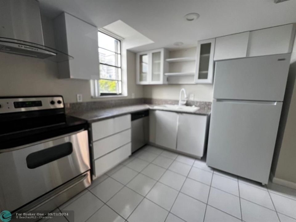 For Rent: $3,425 (2 beds, 2 baths, 1248 Square Feet)