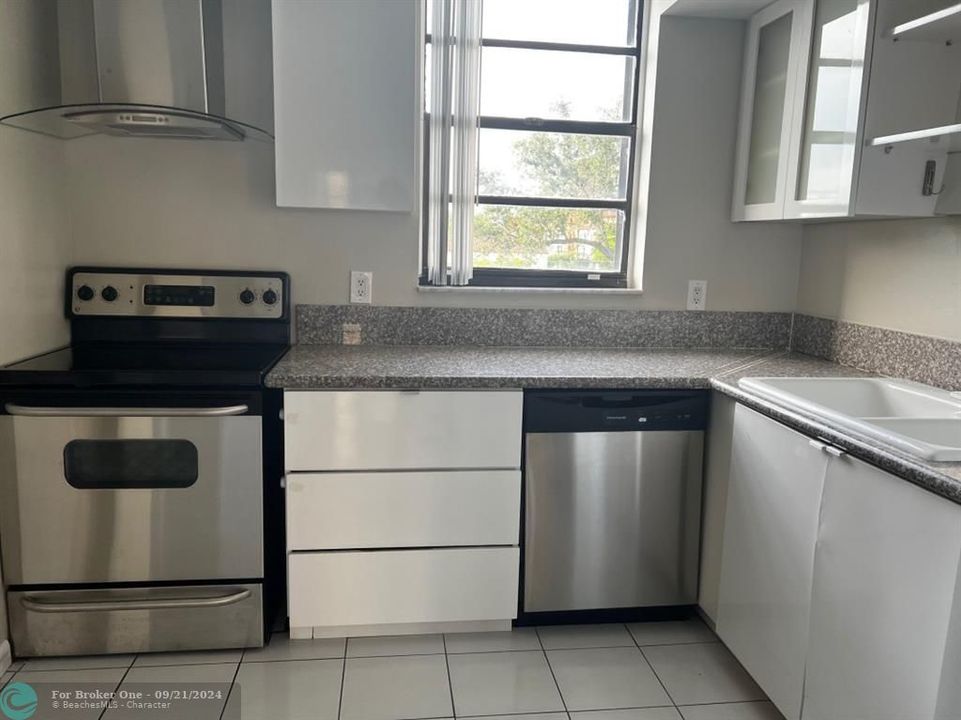 For Rent: $3,425 (2 beds, 2 baths, 1248 Square Feet)