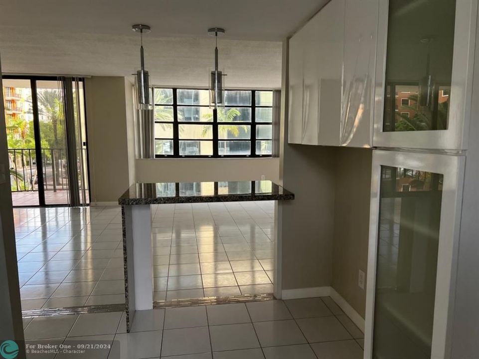 For Rent: $3,425 (2 beds, 2 baths, 1248 Square Feet)