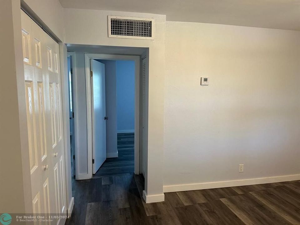 For Sale: $2,095 (2 beds, 1 baths, 700 Square Feet)