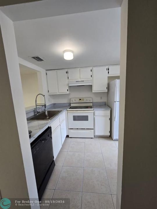 For Rent: $2,100 (2 beds, 2 baths, 1120 Square Feet)