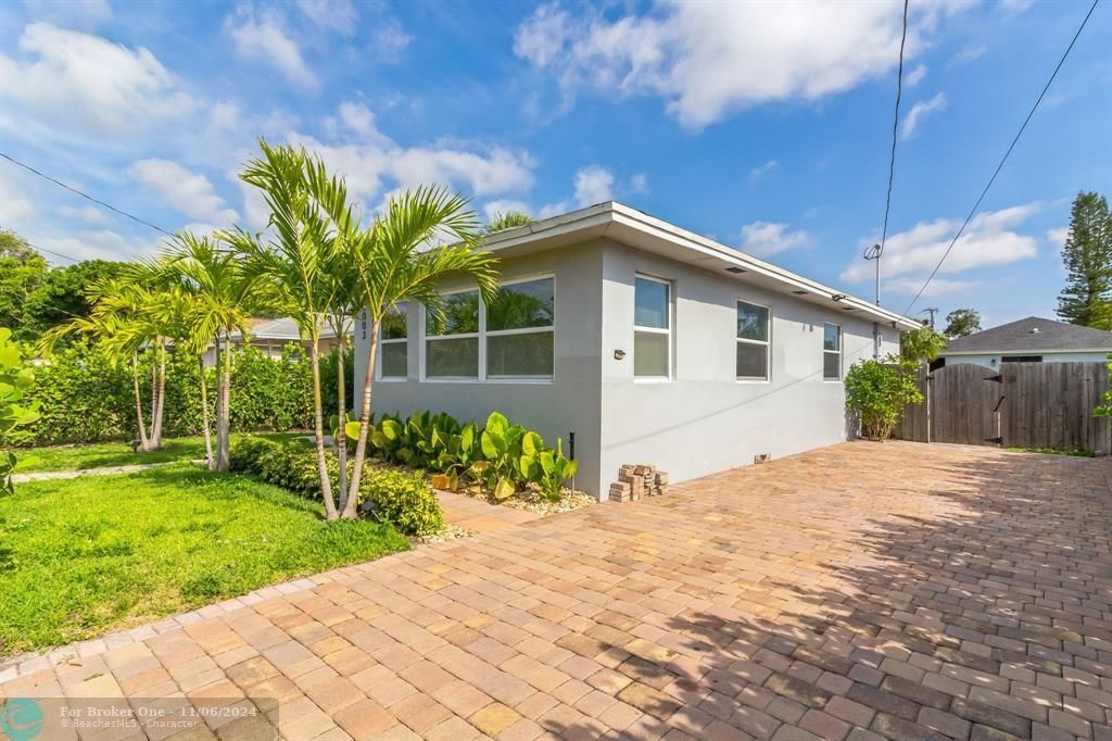 For Sale: $429,900 (3 beds, 2 baths, 1228 Square Feet)