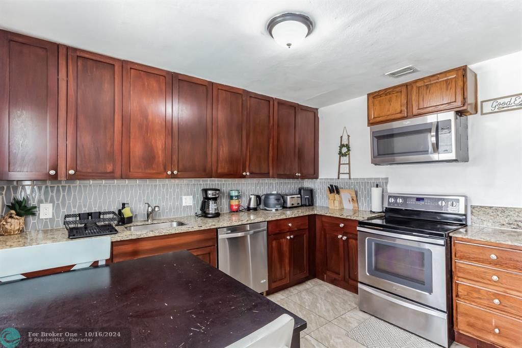 For Sale: $429,900 (3 beds, 2 baths, 1228 Square Feet)