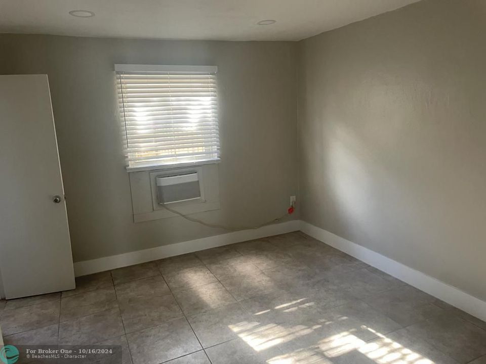 For Sale: $1,850 (1 beds, 1 baths, 0 Square Feet)