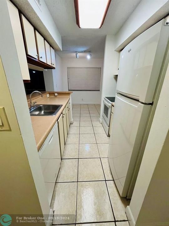 For Sale: $210,000 (2 beds, 1 baths, 920 Square Feet)