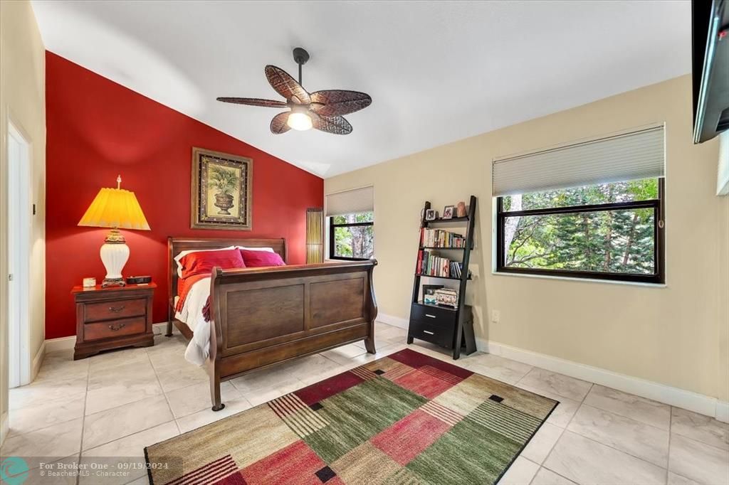 For Sale: $385,000 (2 beds, 2 baths, 1272 Square Feet)