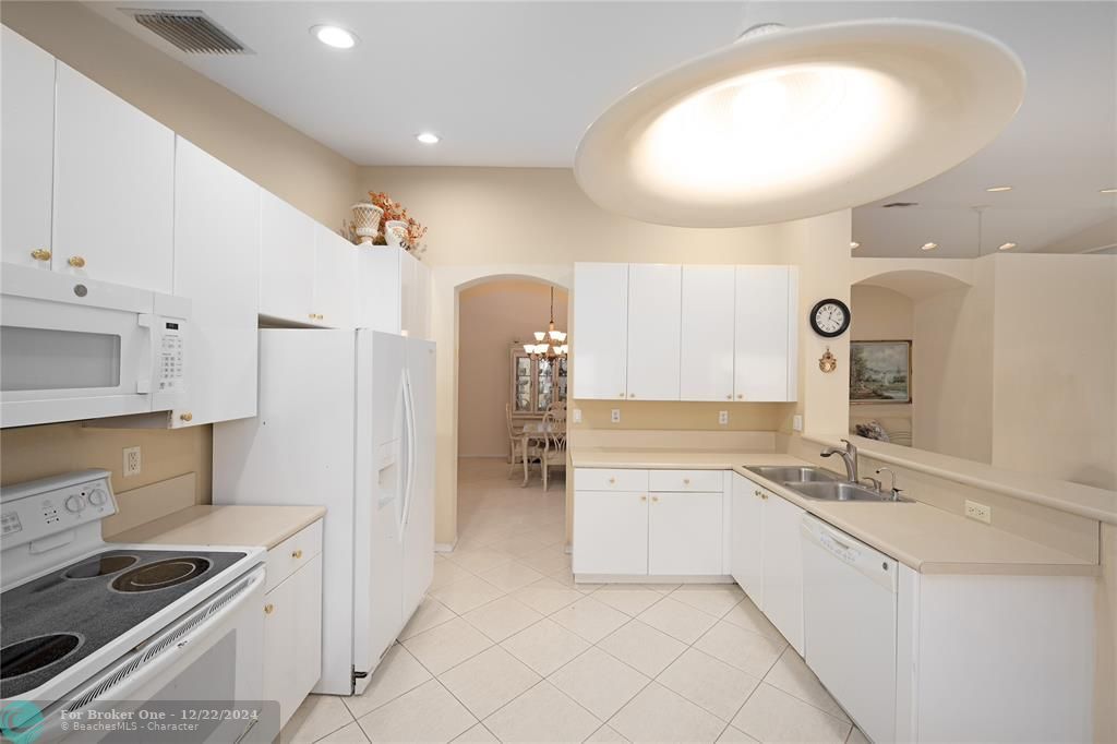 Active With Contract: $415,000 (3 beds, 2 baths, 1828 Square Feet)