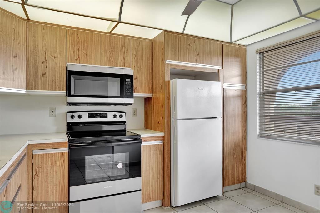 For Sale: $168,888 (2 beds, 2 baths, 1162 Square Feet)