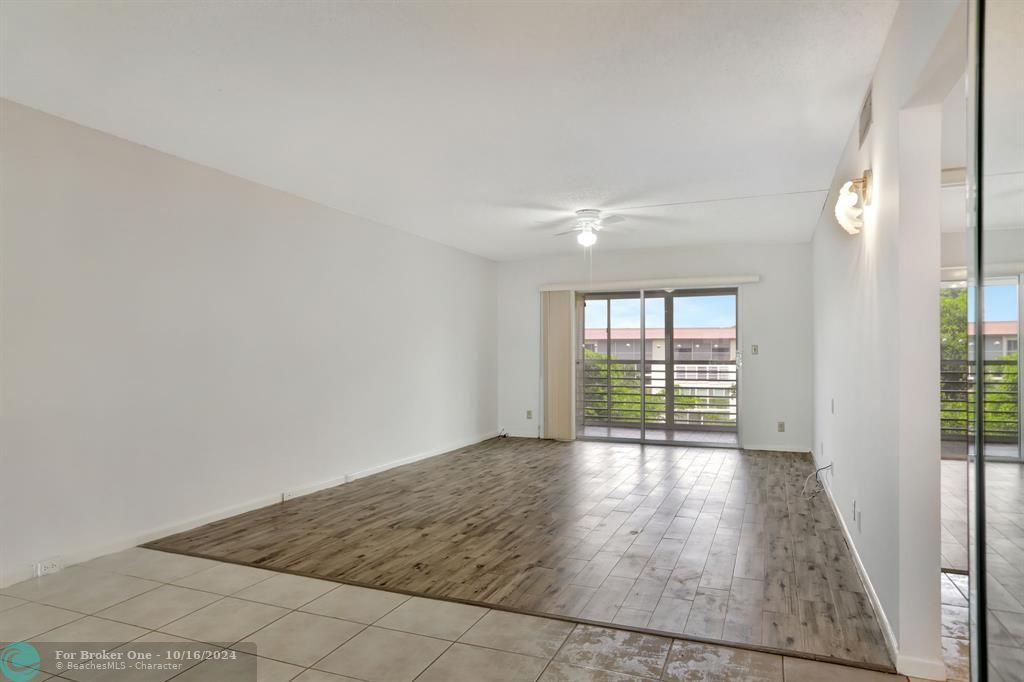 For Sale: $168,888 (2 beds, 2 baths, 1162 Square Feet)