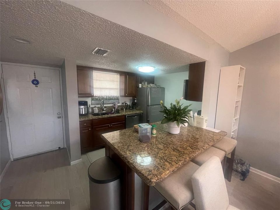 For Rent: $2,100 (1 beds, 1 baths, 691 Square Feet)