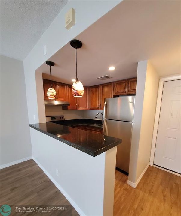 For Rent: $1,500 (1 beds, 1 baths, 700 Square Feet)