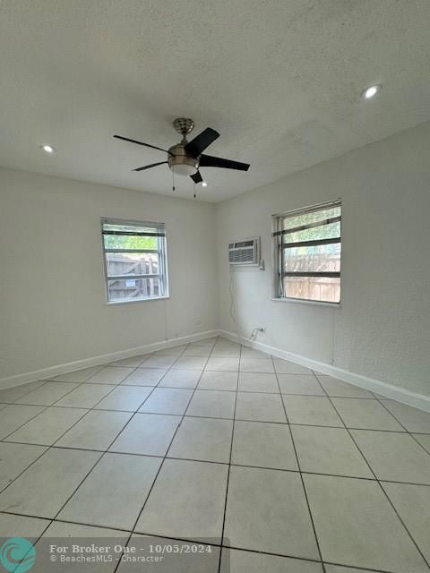 For Sale: $2,250 (2 beds, 2 baths, 940 Square Feet)