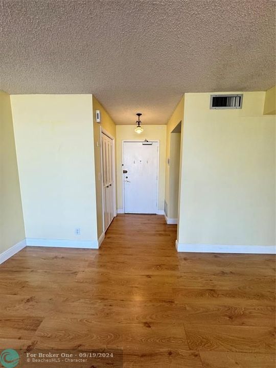 For Rent: $2,750 (1 beds, 1 baths, 1000 Square Feet)