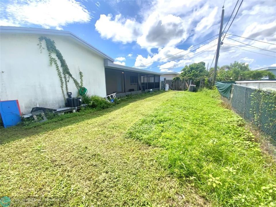 For Sale: $559,000 (3 beds, 2 baths, 1713 Square Feet)