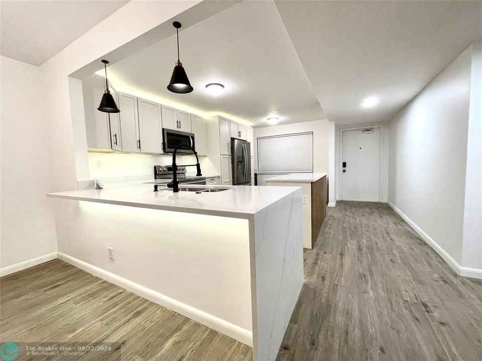 For Sale: $249,000 (2 beds, 2 baths, 1370 Square Feet)