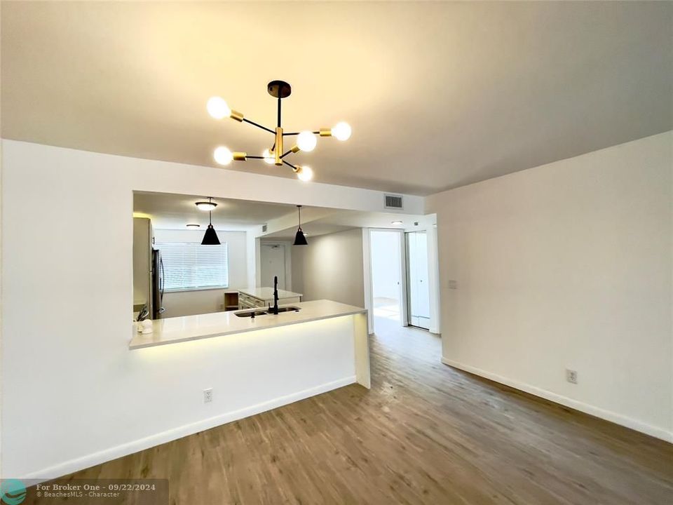 For Sale: $249,000 (2 beds, 2 baths, 1370 Square Feet)