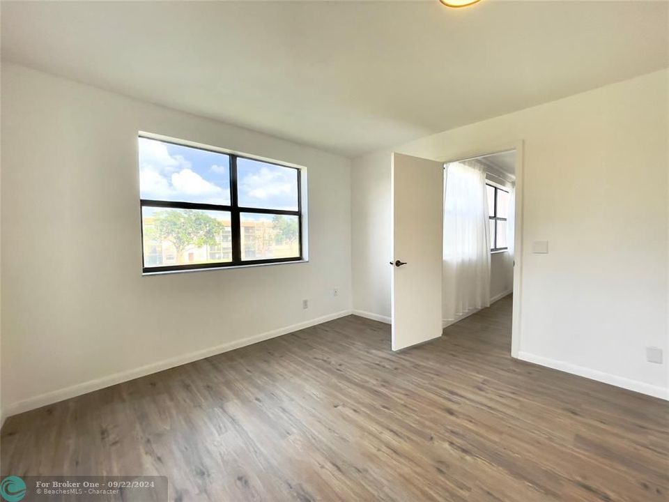 For Sale: $249,000 (2 beds, 2 baths, 1370 Square Feet)