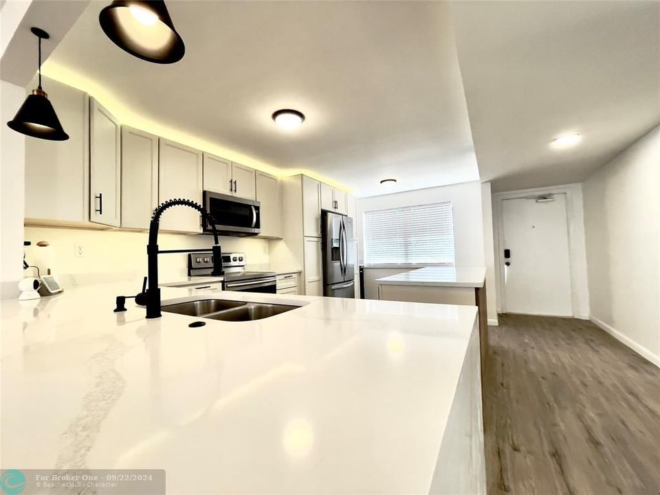 For Sale: $249,000 (2 beds, 2 baths, 1370 Square Feet)