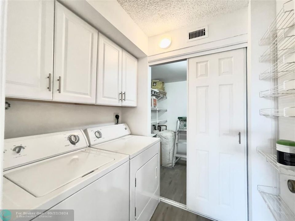 For Sale: $249,000 (2 beds, 2 baths, 1370 Square Feet)