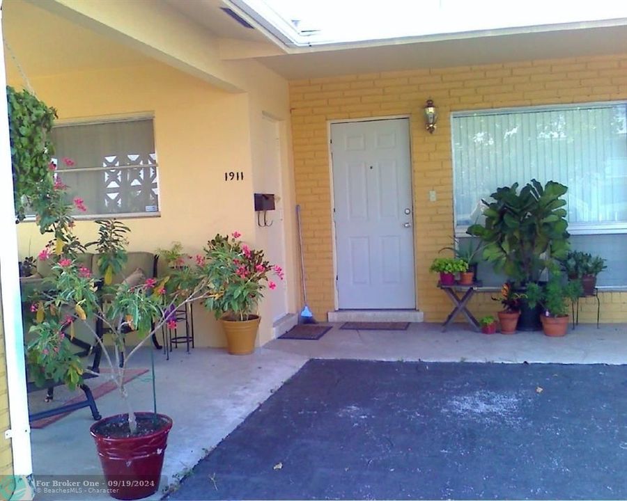 For Sale: $2,300 (2 beds, 2 baths, 2520 Square Feet)