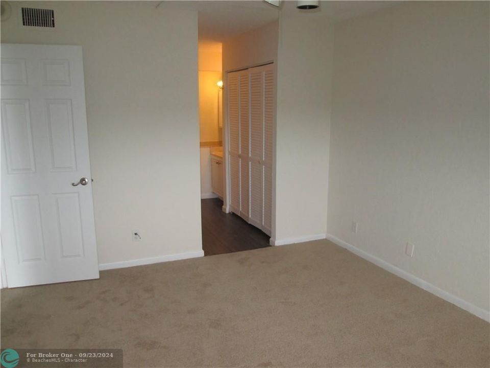 For Rent: $1,950 (1 beds, 1 baths, 850 Square Feet)