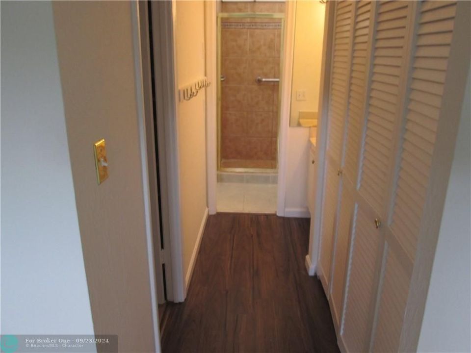 For Rent: $1,950 (1 beds, 1 baths, 850 Square Feet)